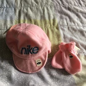 Infants fleece Nike Cap with mittens